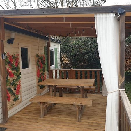 Camping Domaine Des Iscles La Roque-d'Antheron Exterior foto