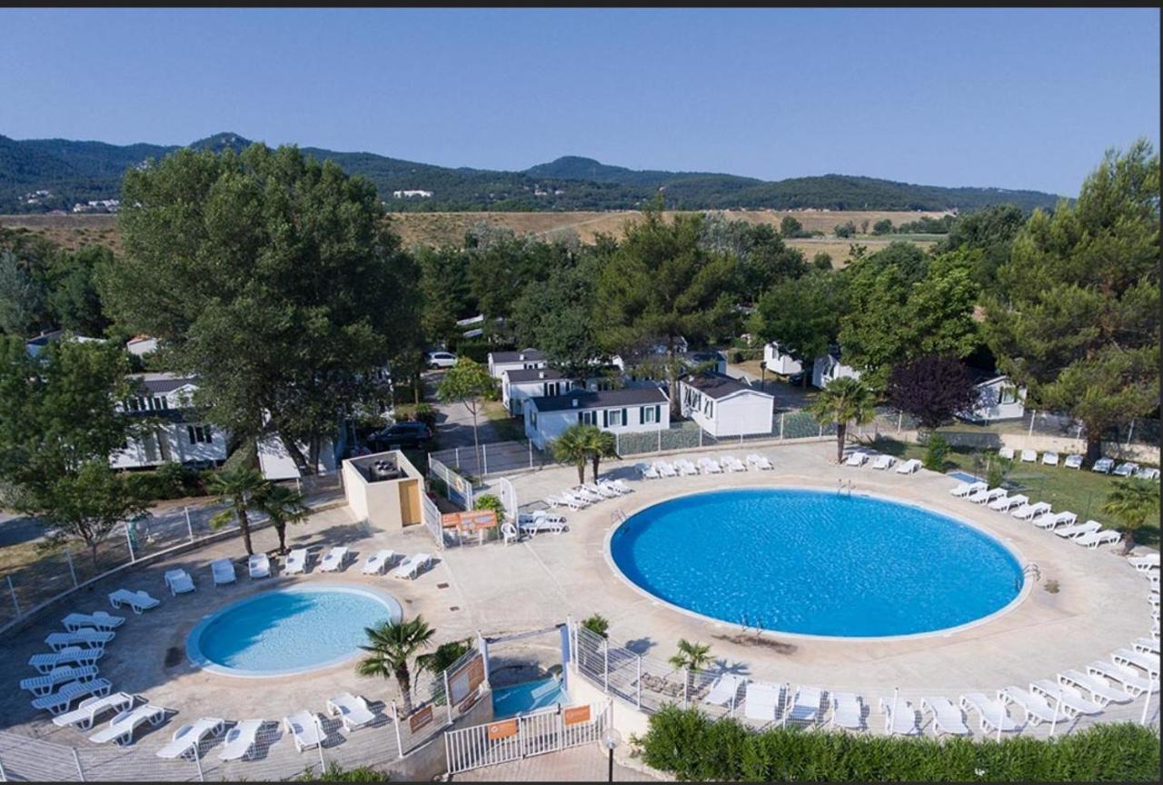 Camping Domaine Des Iscles La Roque-d'Antheron Exterior foto
